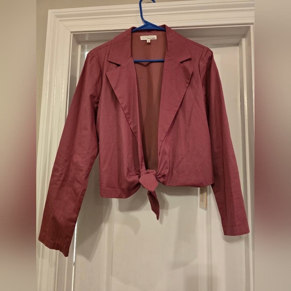 Cropped tie bottom blazer